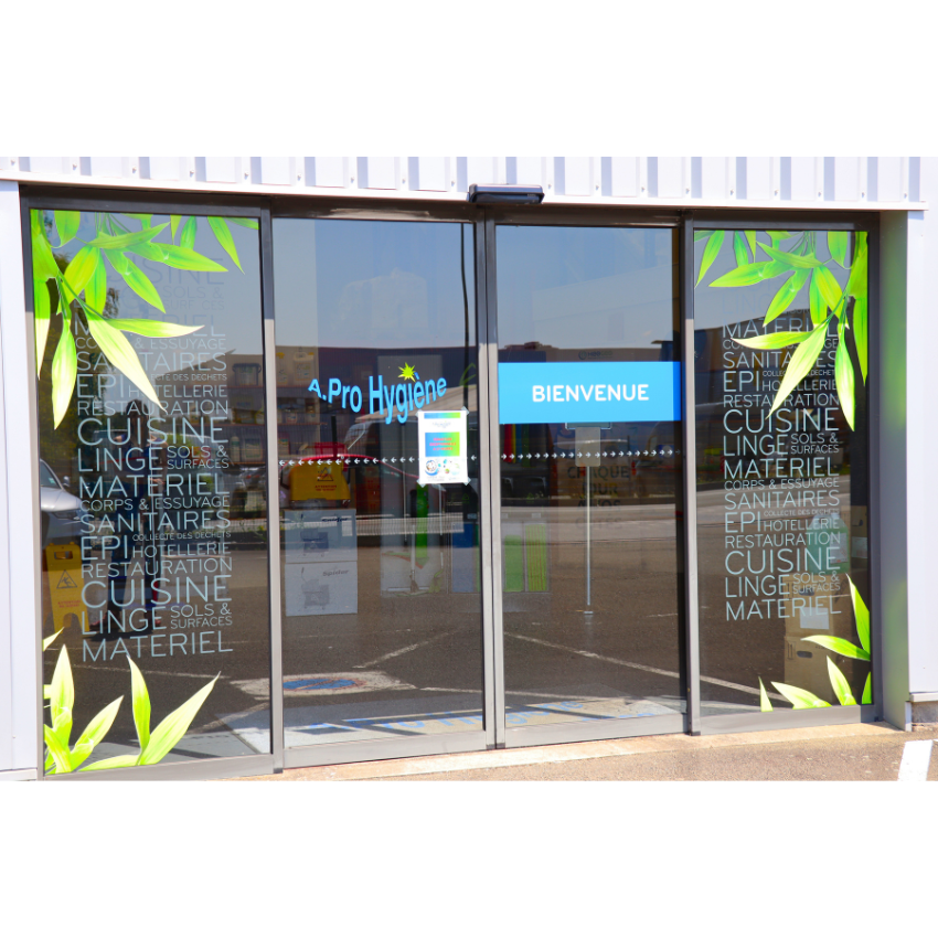 vitrophanie décorative sur vitrine magasin